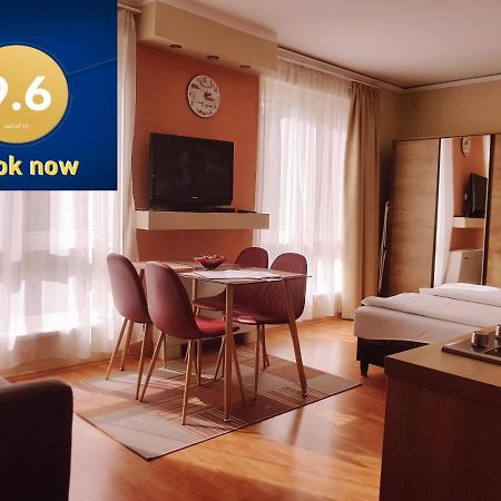 Lola Studio Apartman ไฮจ์ดุสโซบอสโล ภายนอก รูปภาพ