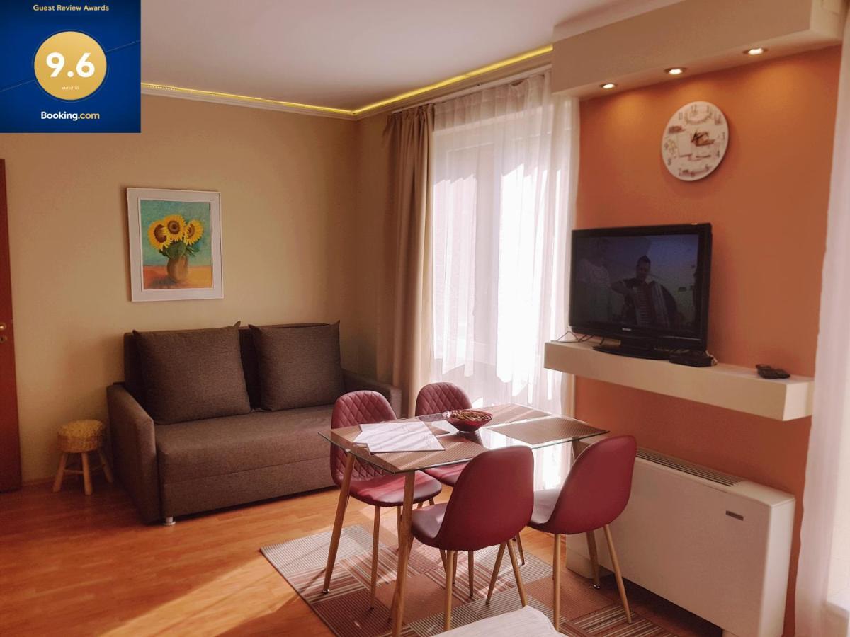 Lola Studio Apartman ไฮจ์ดุสโซบอสโล ภายนอก รูปภาพ