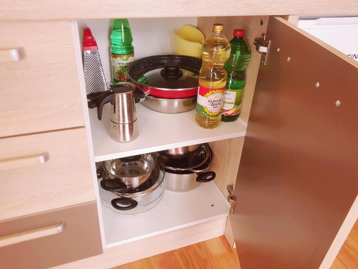 Lola Studio Apartman ไฮจ์ดุสโซบอสโล ภายนอก รูปภาพ