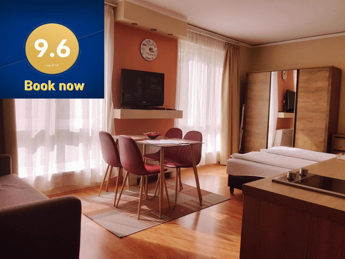 Lola Studio Apartman ไฮจ์ดุสโซบอสโล ภายนอก รูปภาพ